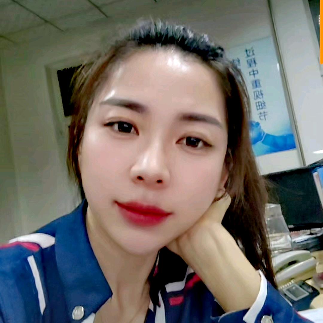 马尾姑娘伊
