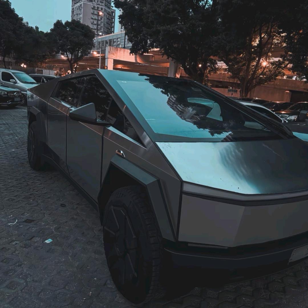 小梁哥(中赣建筑集团)