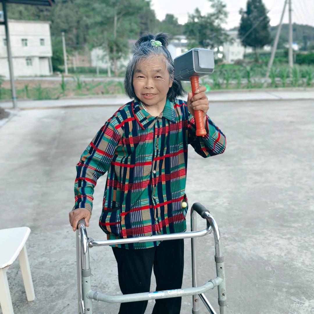 邓饭饭和她的老人婆