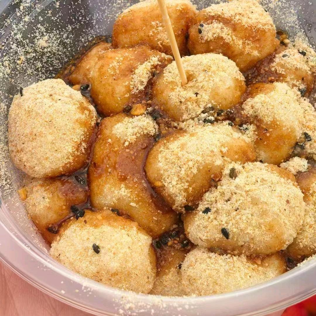 鸡蛋汉堡，小糍粑