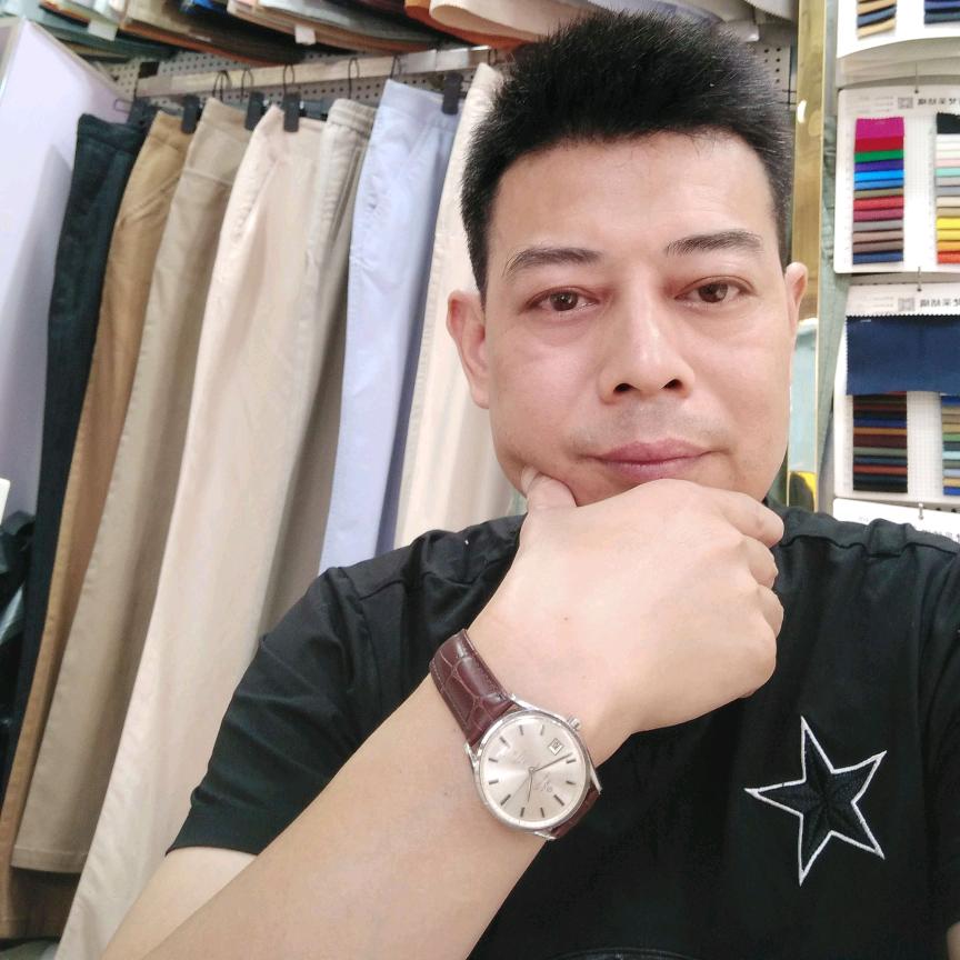 老翁爱唱歌