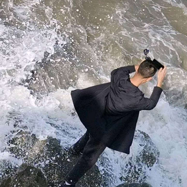 孤山皓月