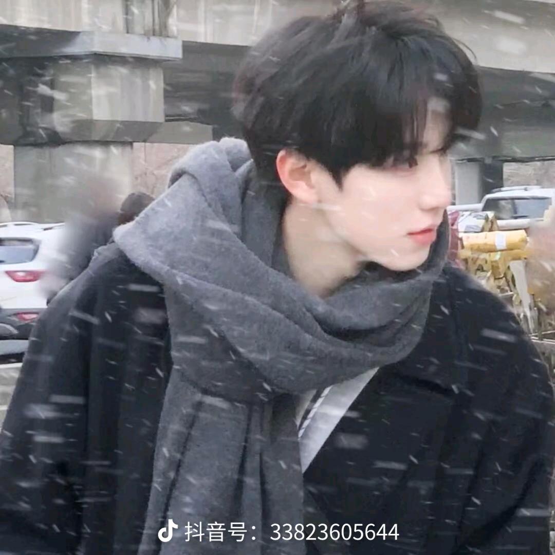 鹤立鸡群