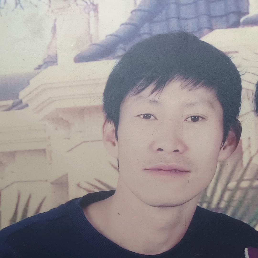 留守在村上的老青年