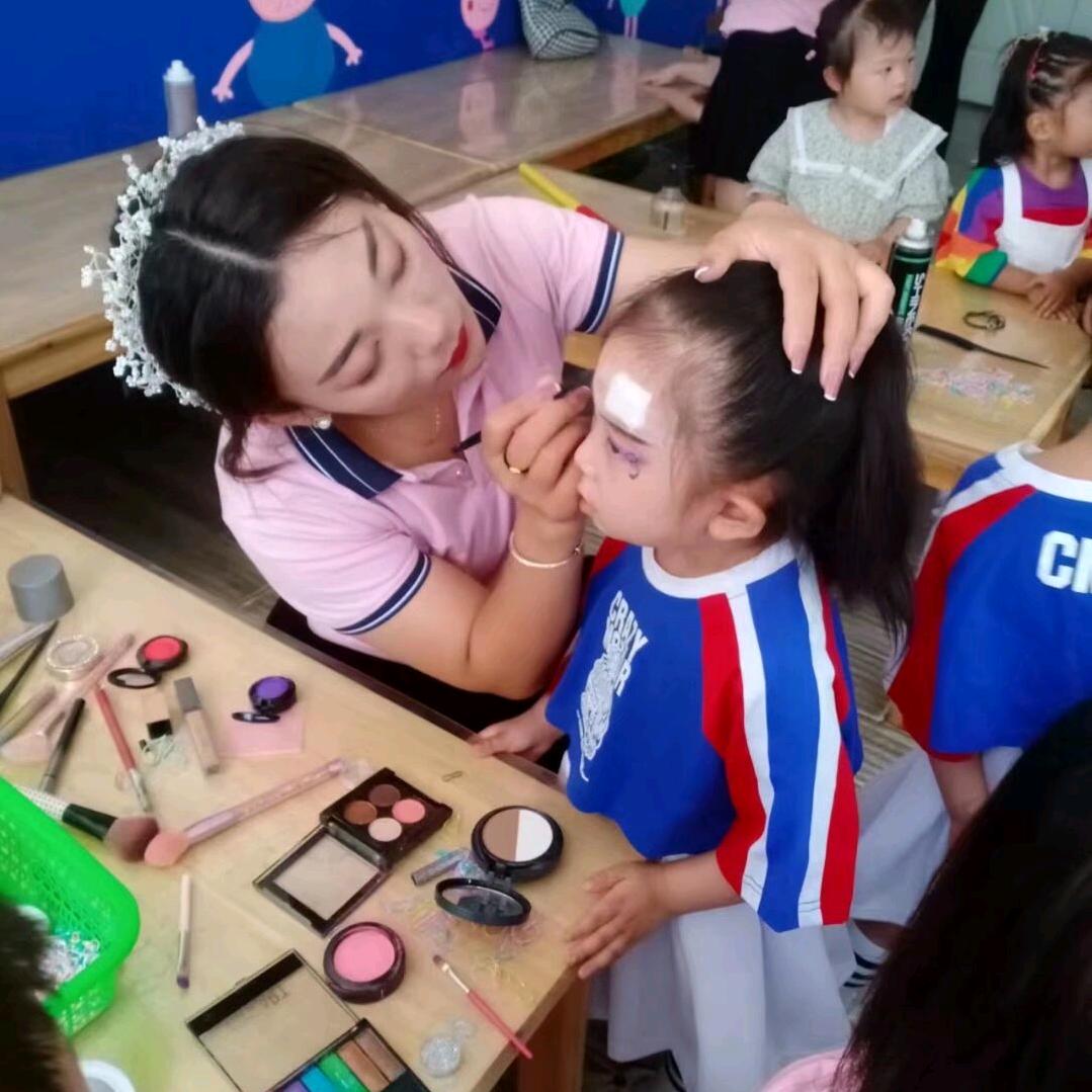 幼儿园小敏老师
