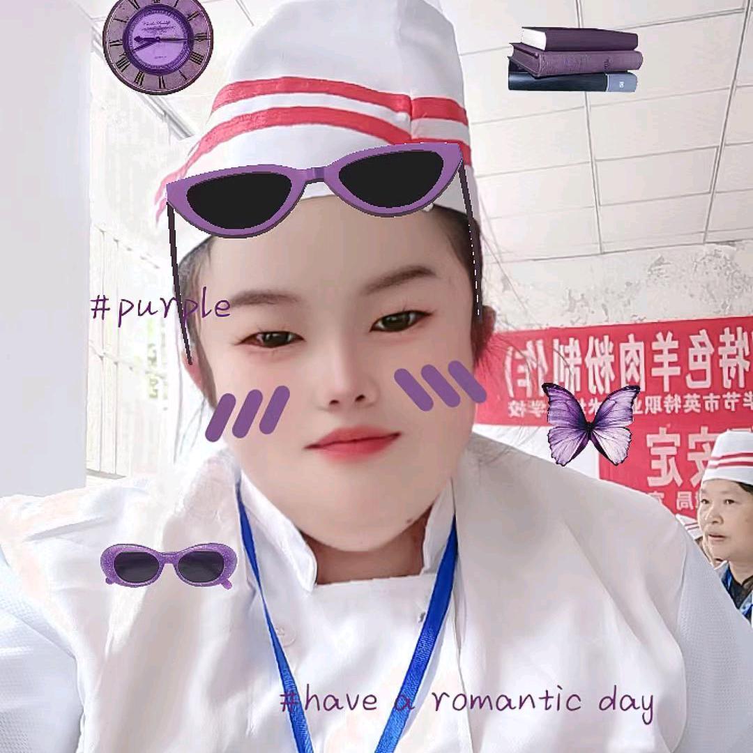 人在世上走。中午一点半开播