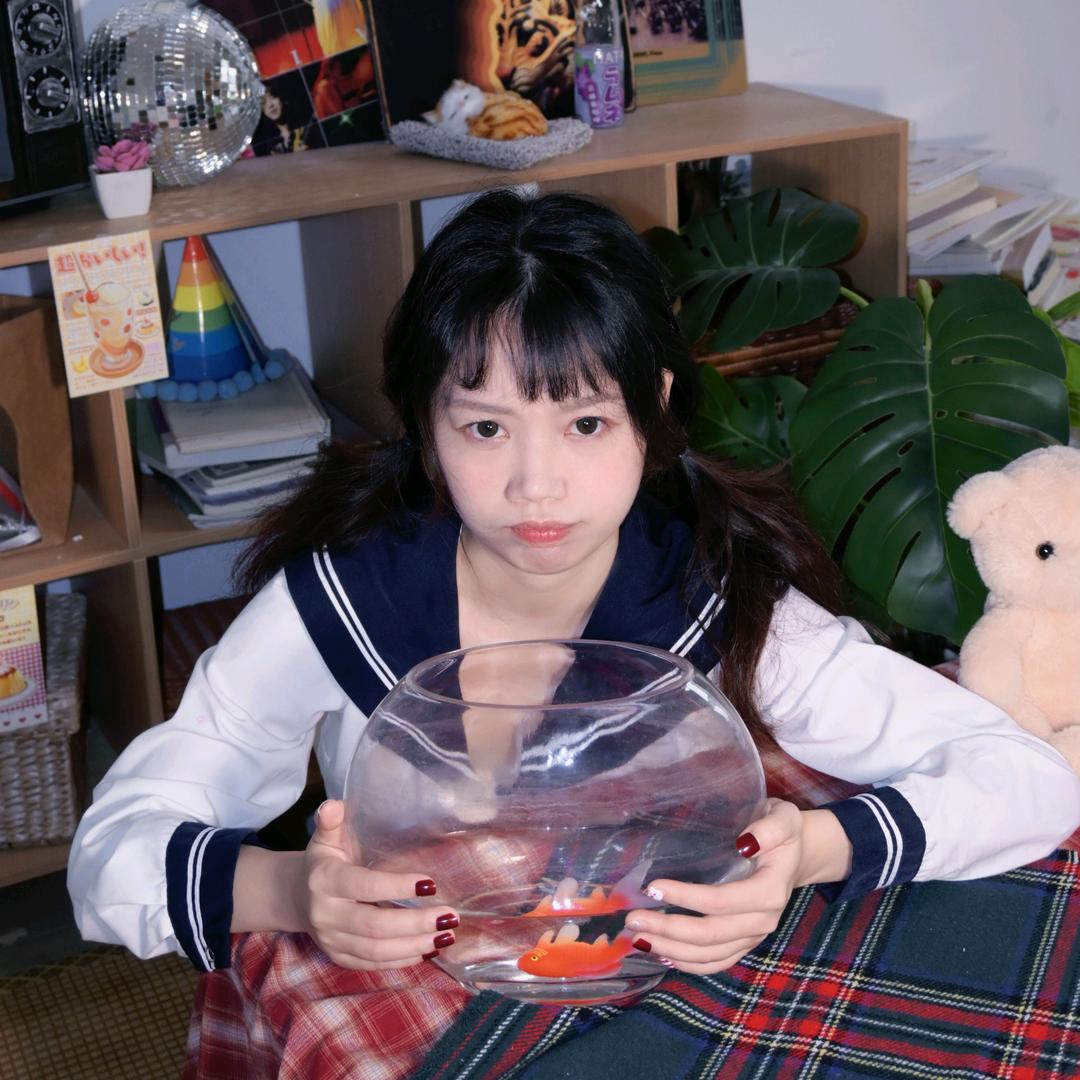 小陈爱喝水果榨汁儿