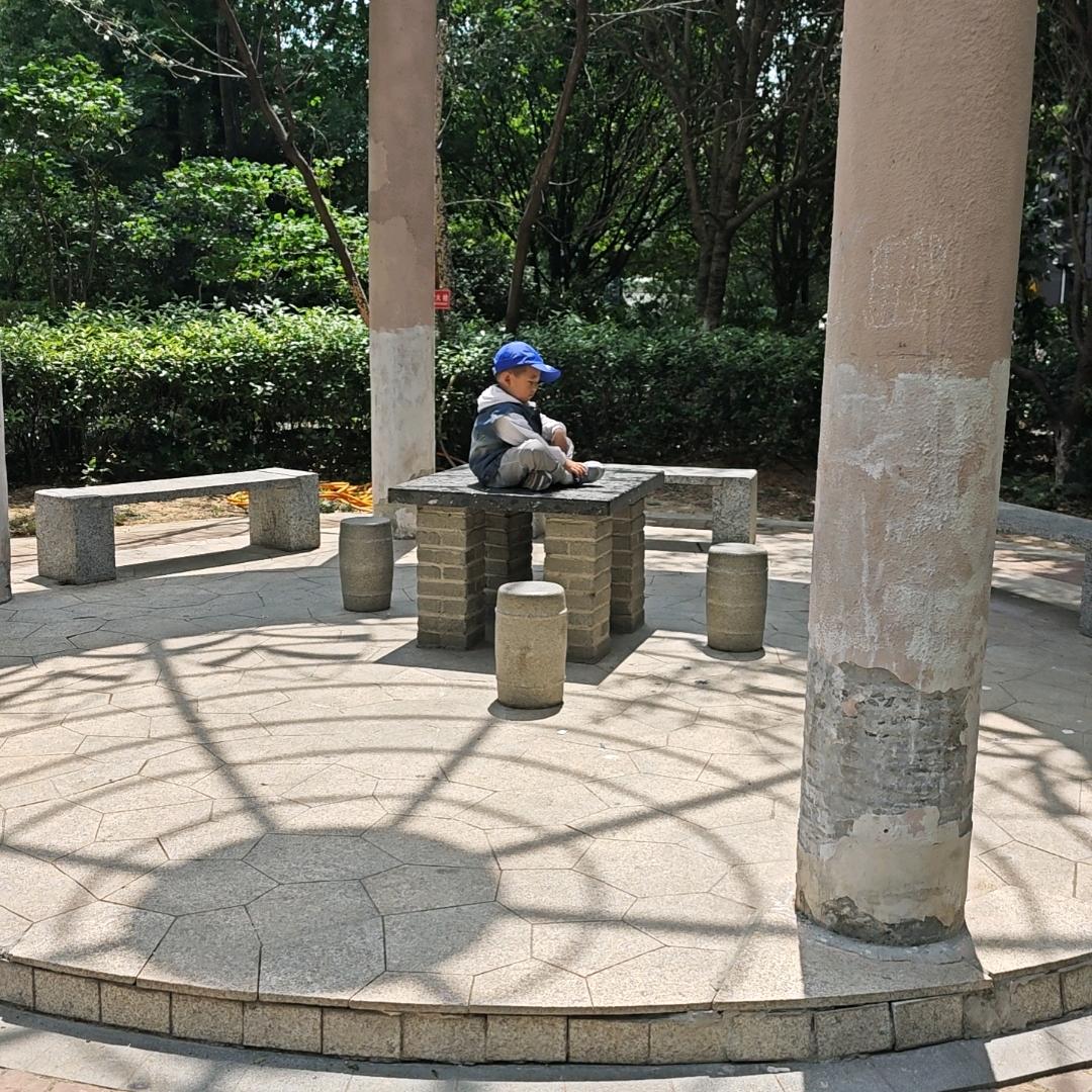 屿霖暖人