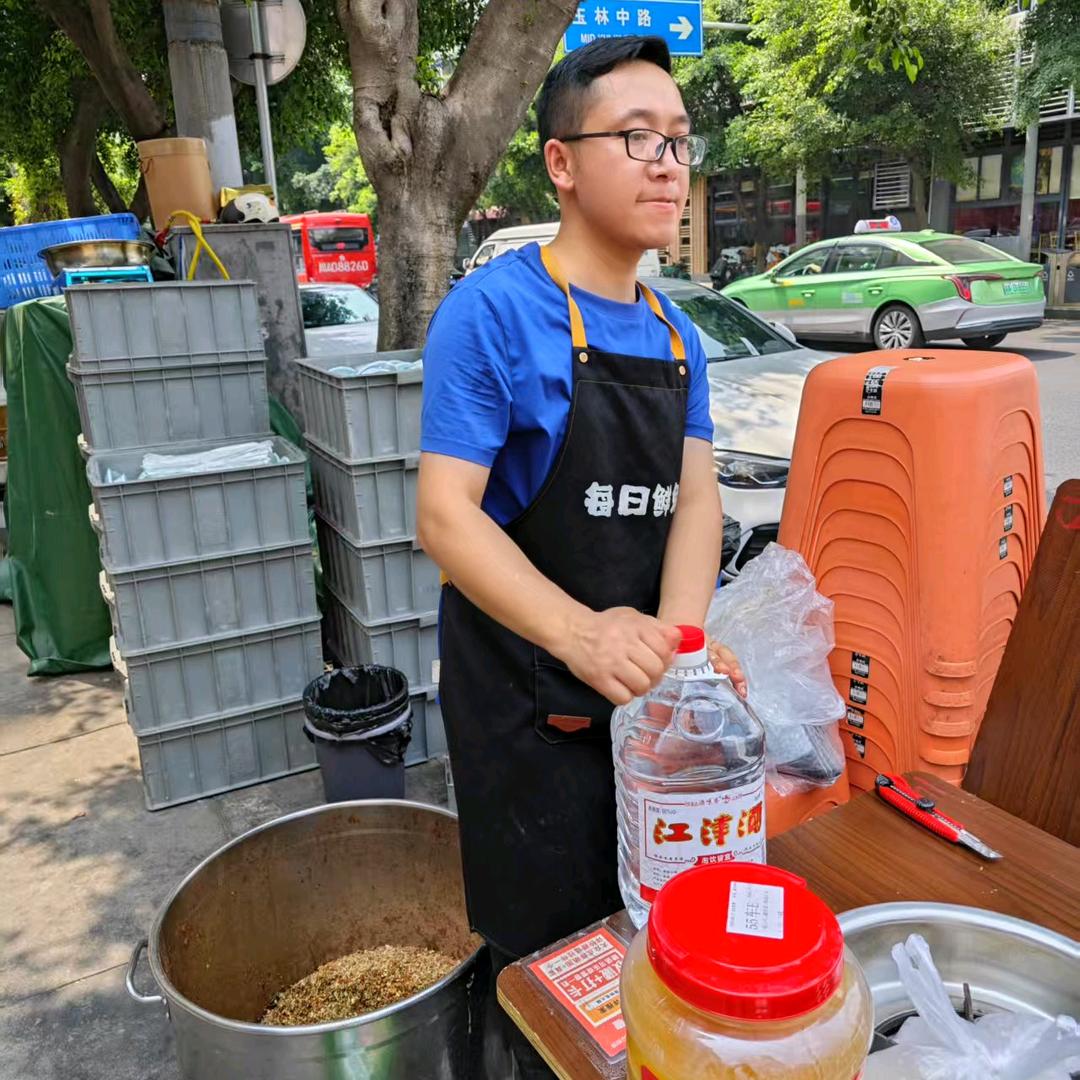酒吃誉林文老板