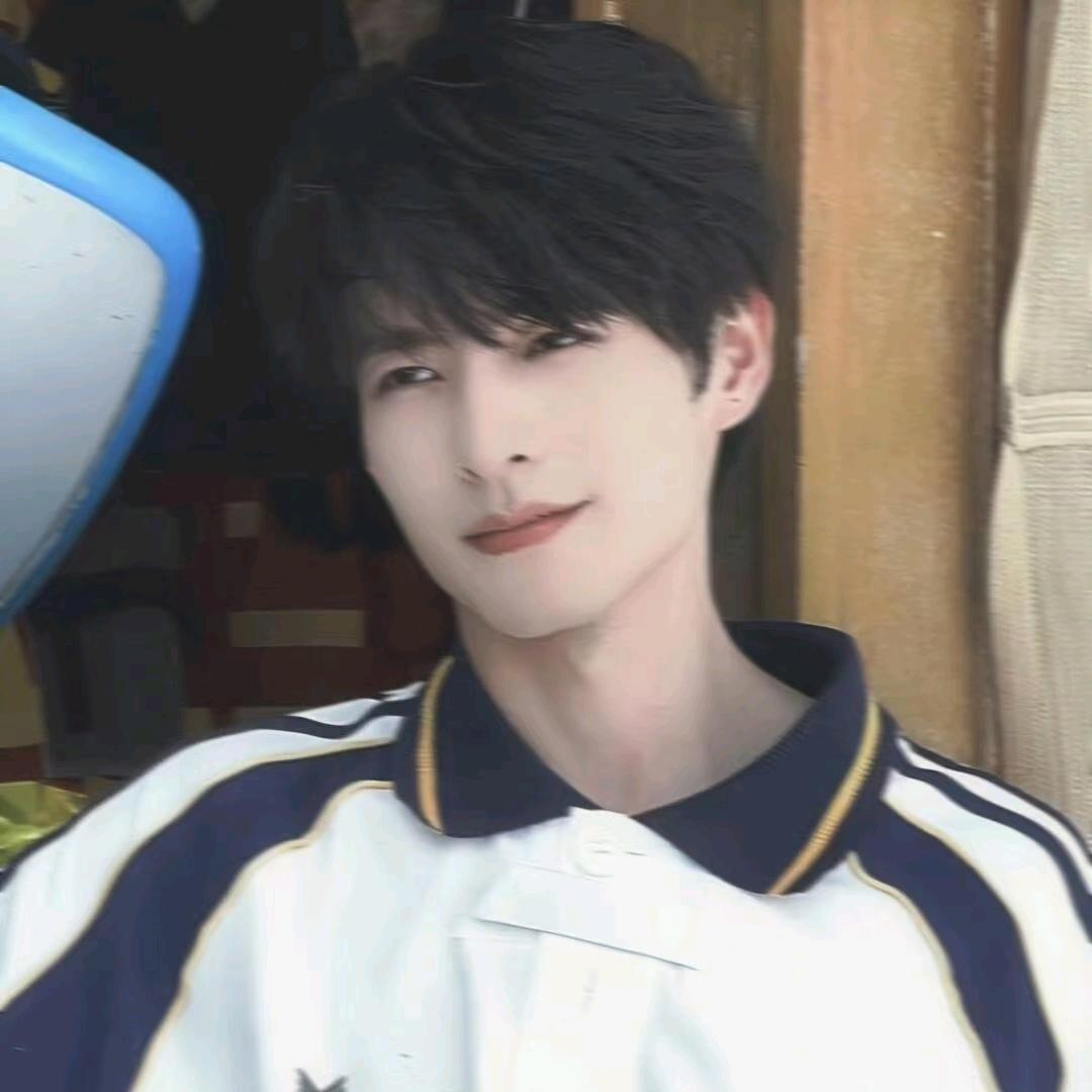 霏霏fff🧡💜💙💚❤️