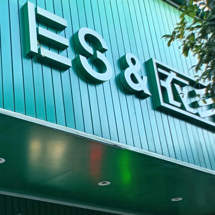 龙山衣彡女装店