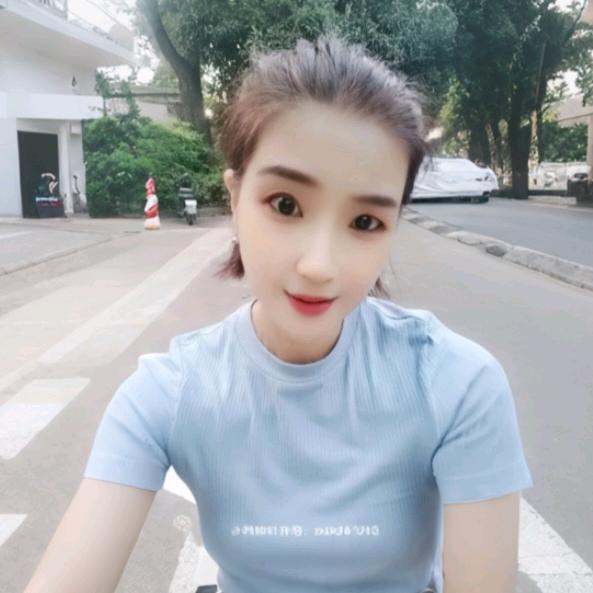 爱美的雏菊🌼