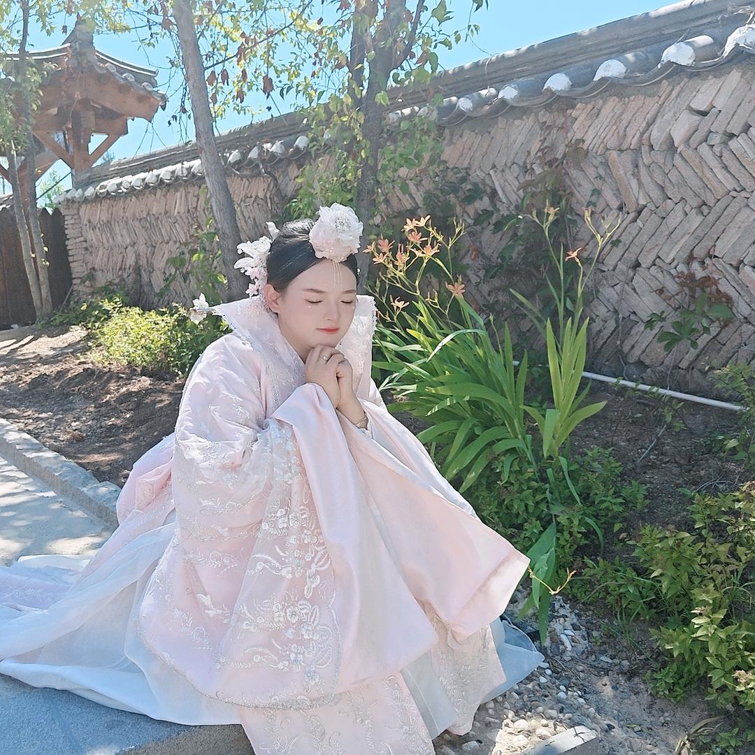 纯白色