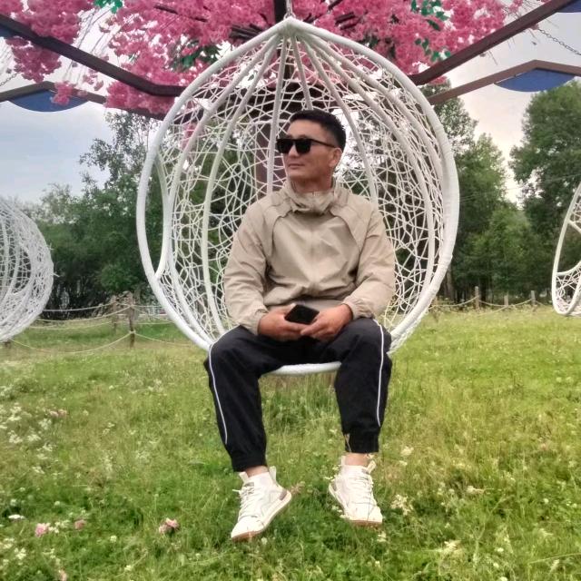 @   都仁