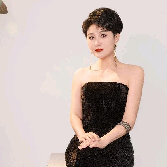 张燕妮个性服装创意屋