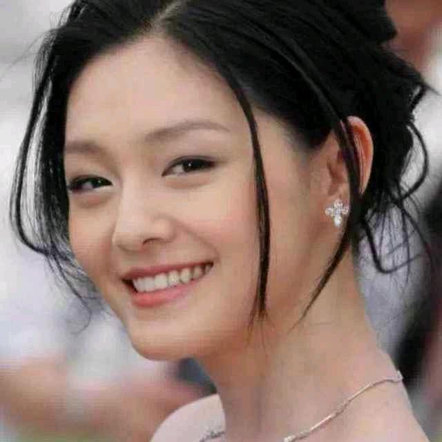 桃花依旧笑春风