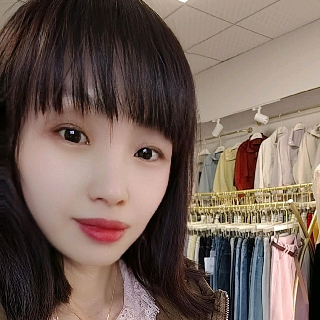 一间 鞋服