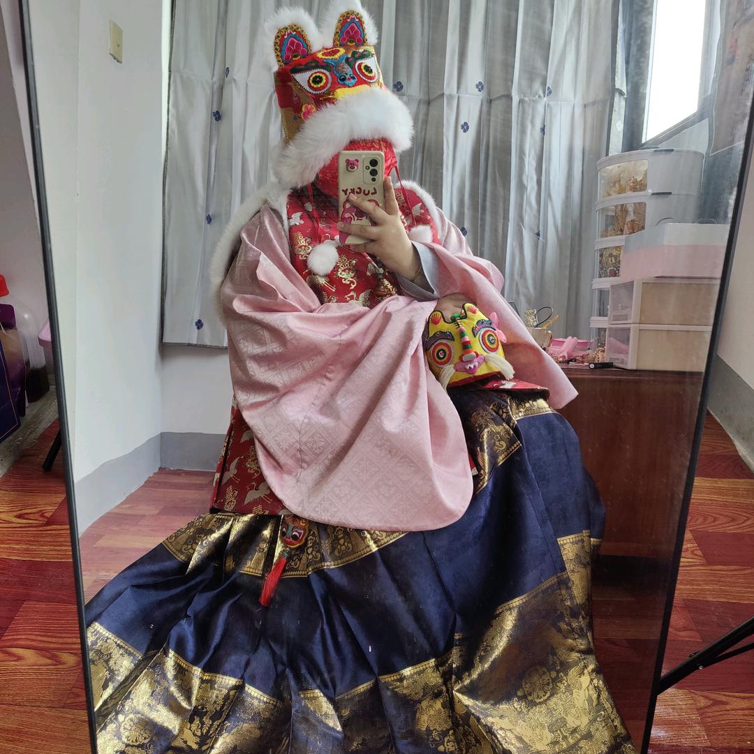 小卷子玩泥巴