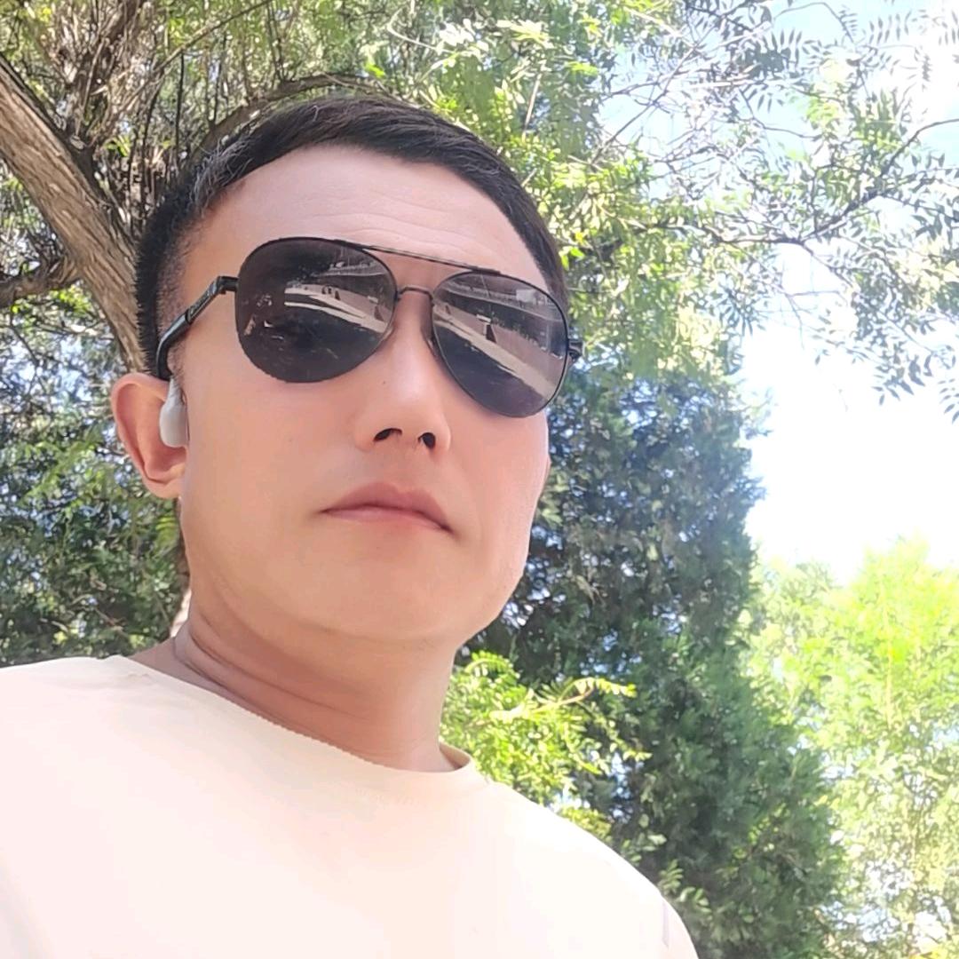 纪哥爱唱歌吃肉