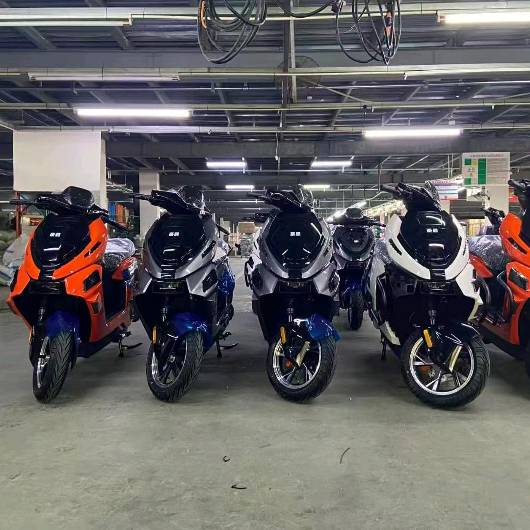89小伙修摩托车，电动车