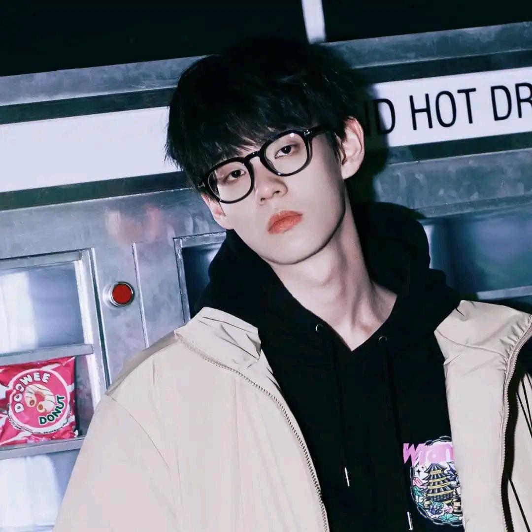 ૧(●´৺`●)૭