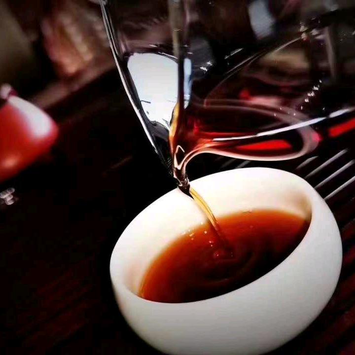 梧桐树下的雨花石