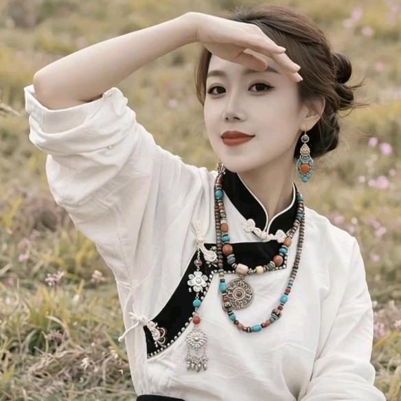 新都桥《听风起民宿》老板娘