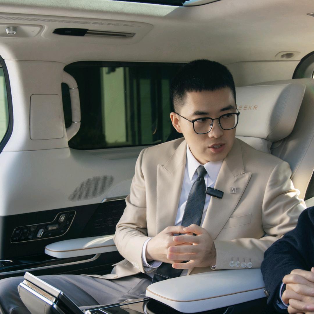 极氪009光辉l立青