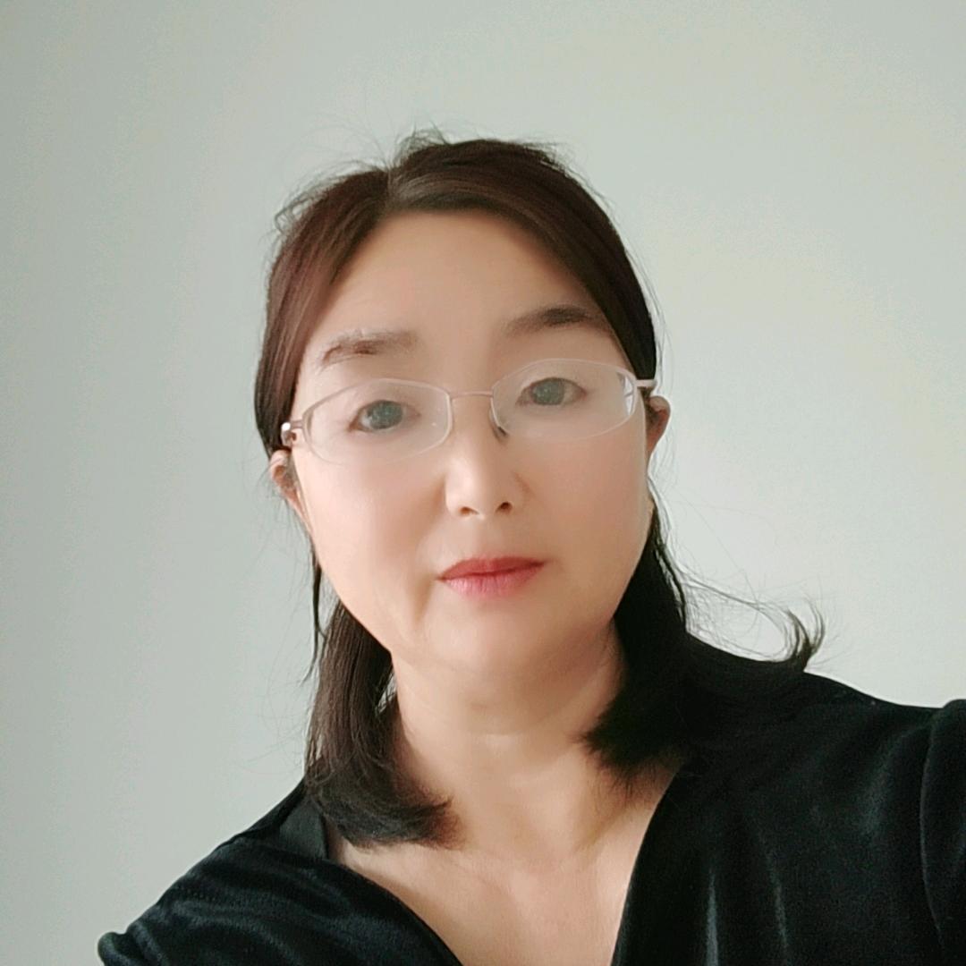 倚窗听花落
