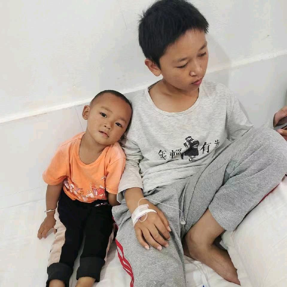 远看清山绿水，近看细水长流。