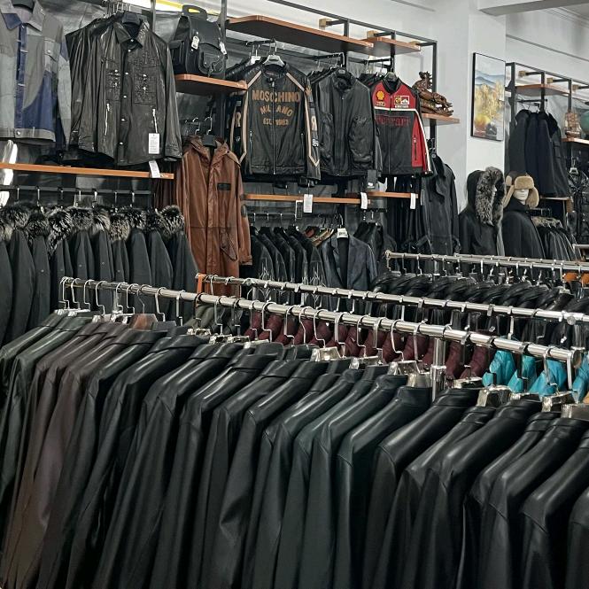 鸿博服装服饰店