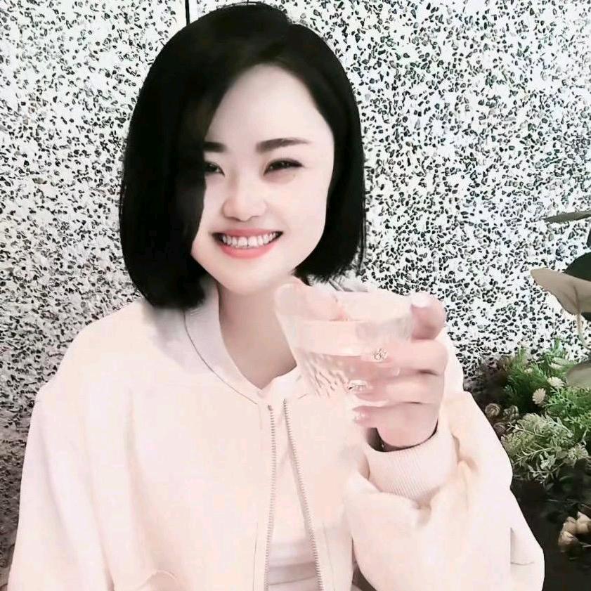 依依✨