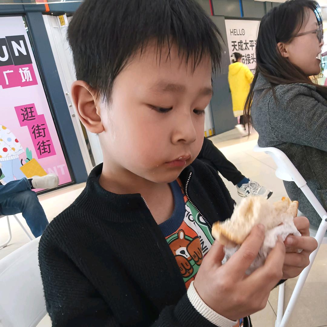 默默