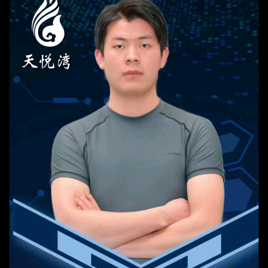 天悦湾游泳教练津津