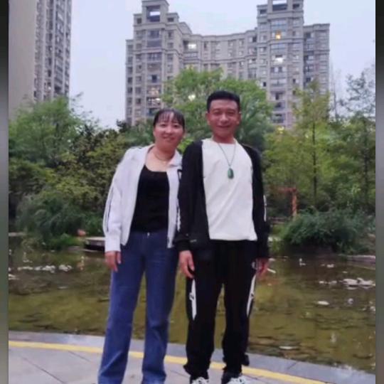 泪饮无情，心中碎
