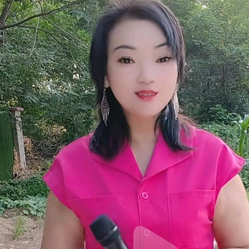 小吕爱唱歌吖