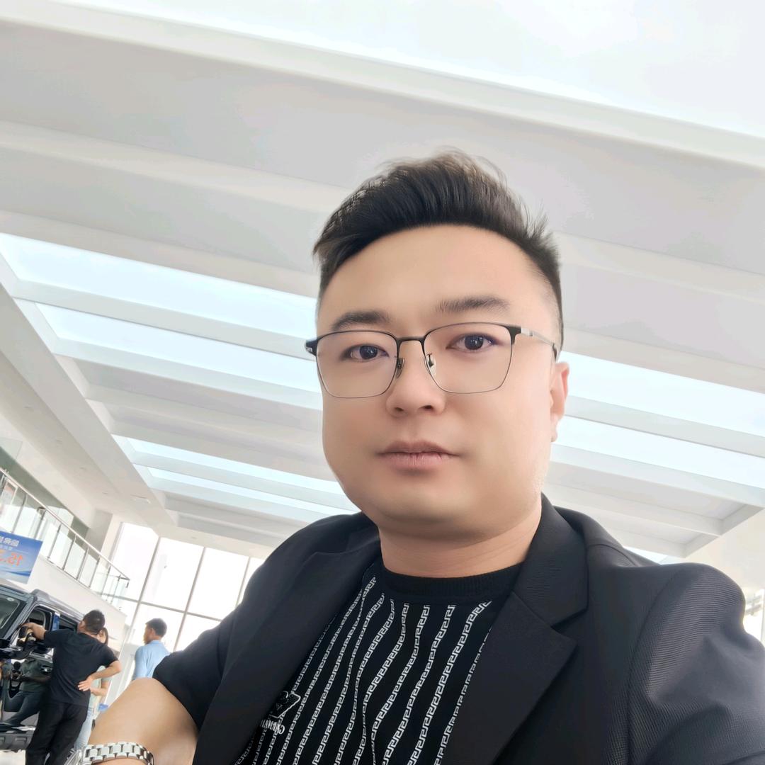 阿伟脸不圆