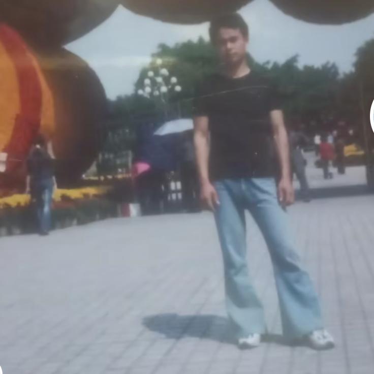 漆黑中的萤火虫