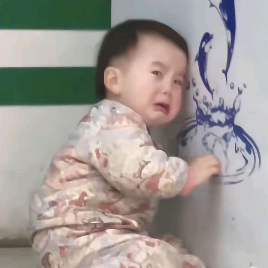 扶着老大爷闯红灯