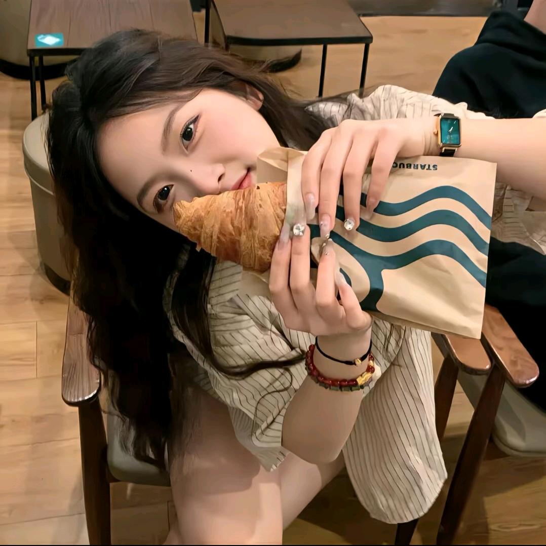 ʰᵉˡˡᵒ𝙠𝙞t.⚡