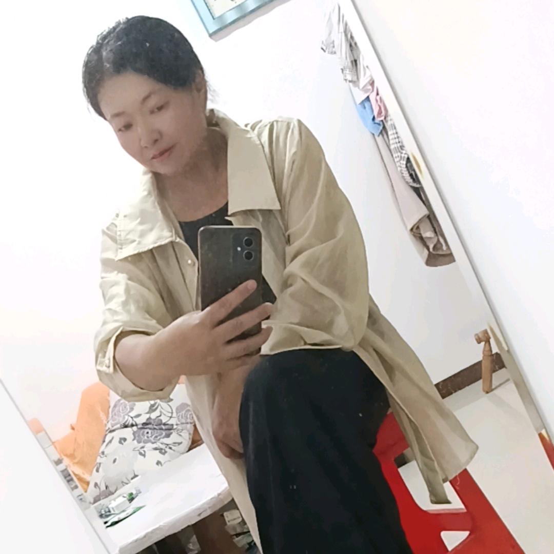 敏姐微笑