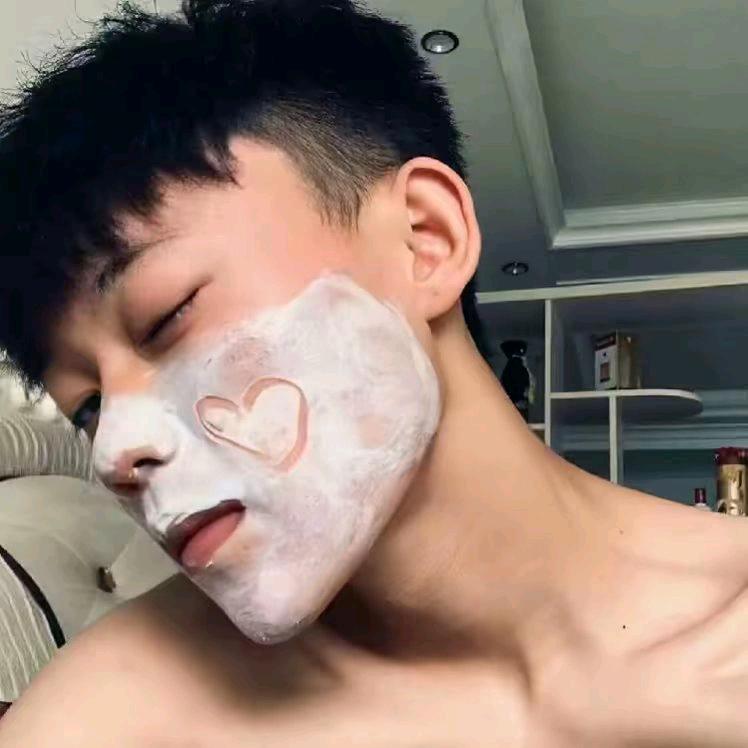 胡图图cos女仆勾引壮壮妈