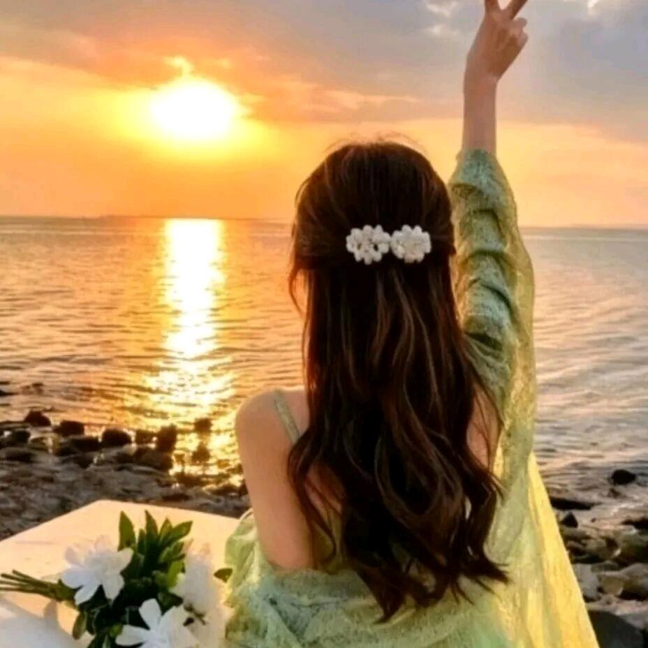 ꧔ꦿ᭄💞浅笑不语💞꧔ꦿ᭄