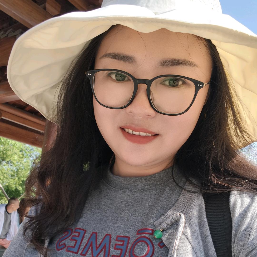 Bella。