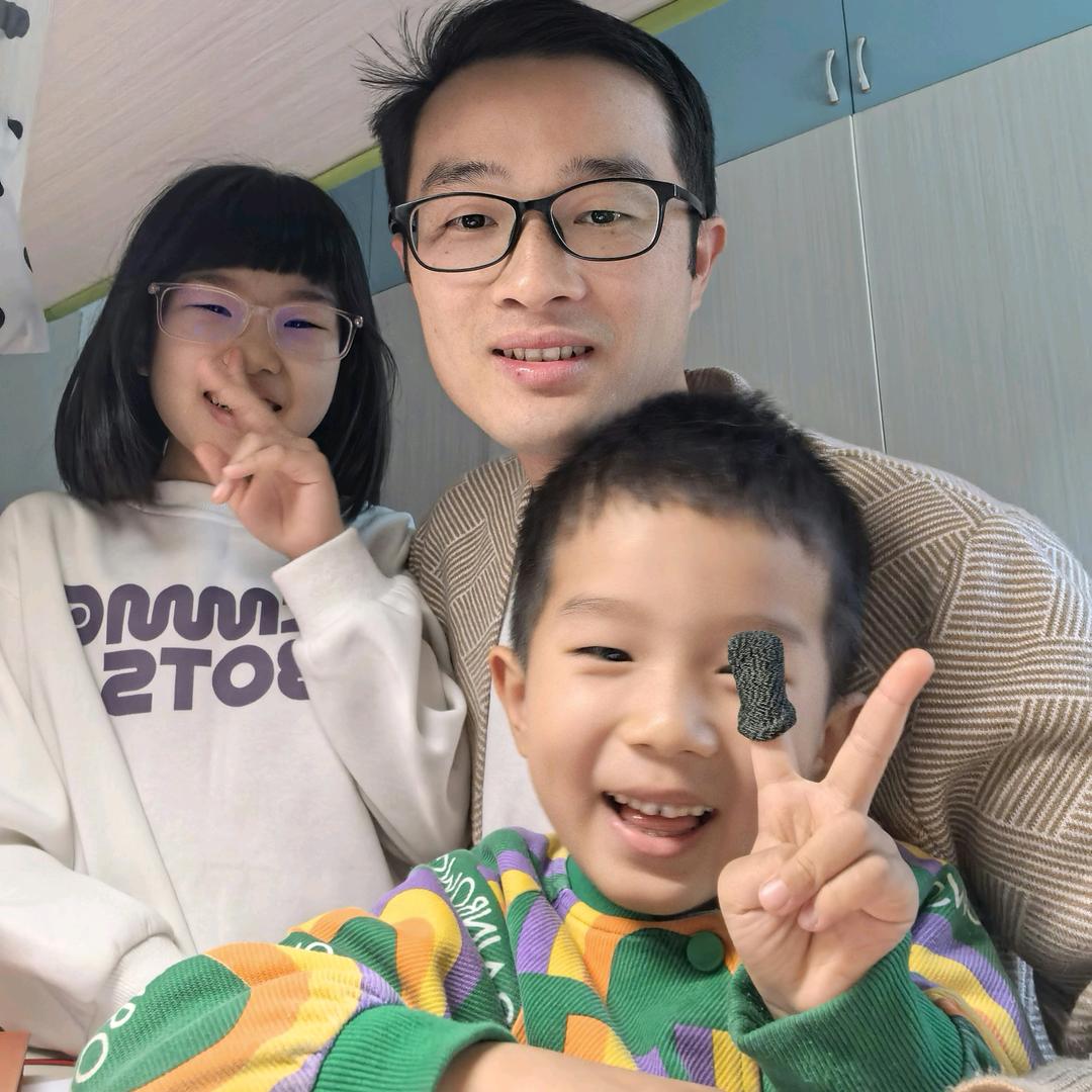 方爸姐弟有点逗