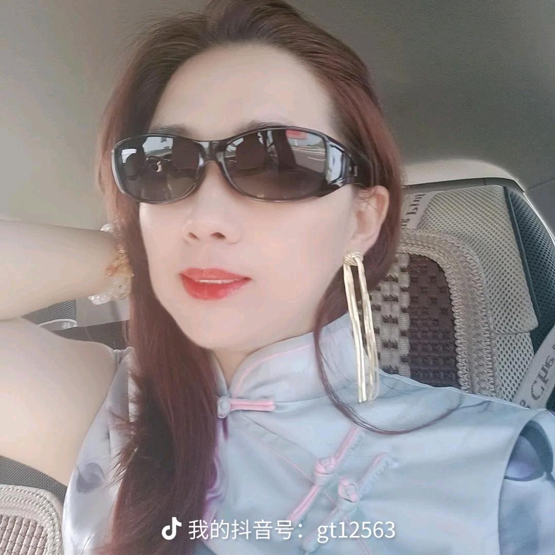 酒水搬运工荣姐
