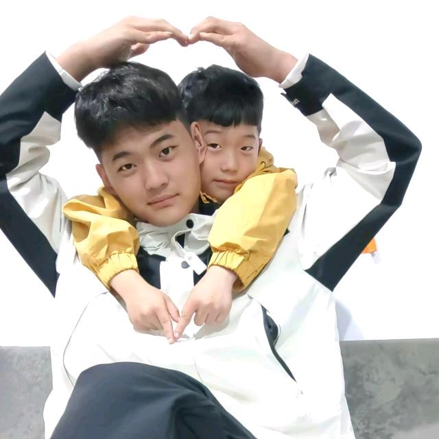 小张有俩快乐宝贝