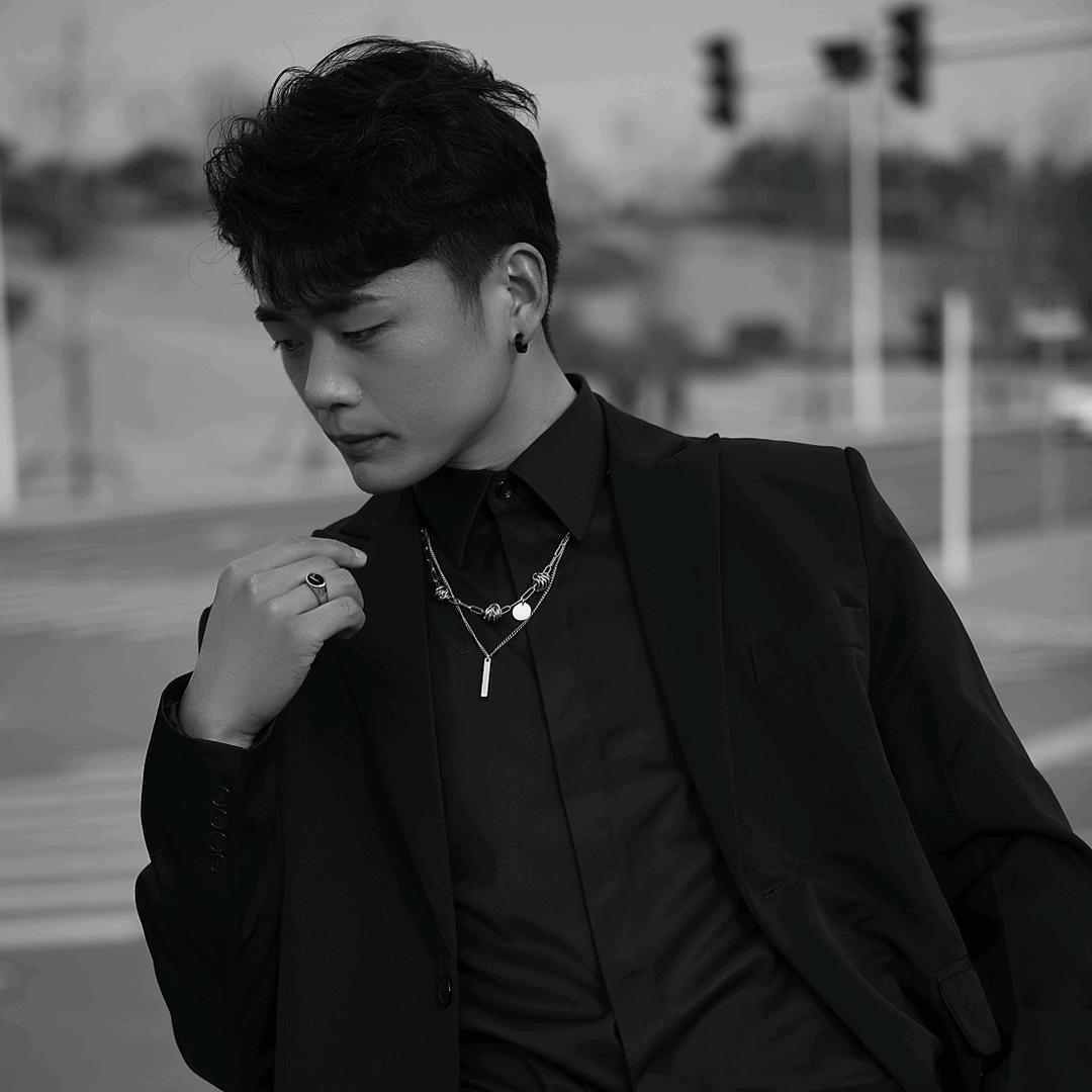 张超越重庆老火锅演绎总监