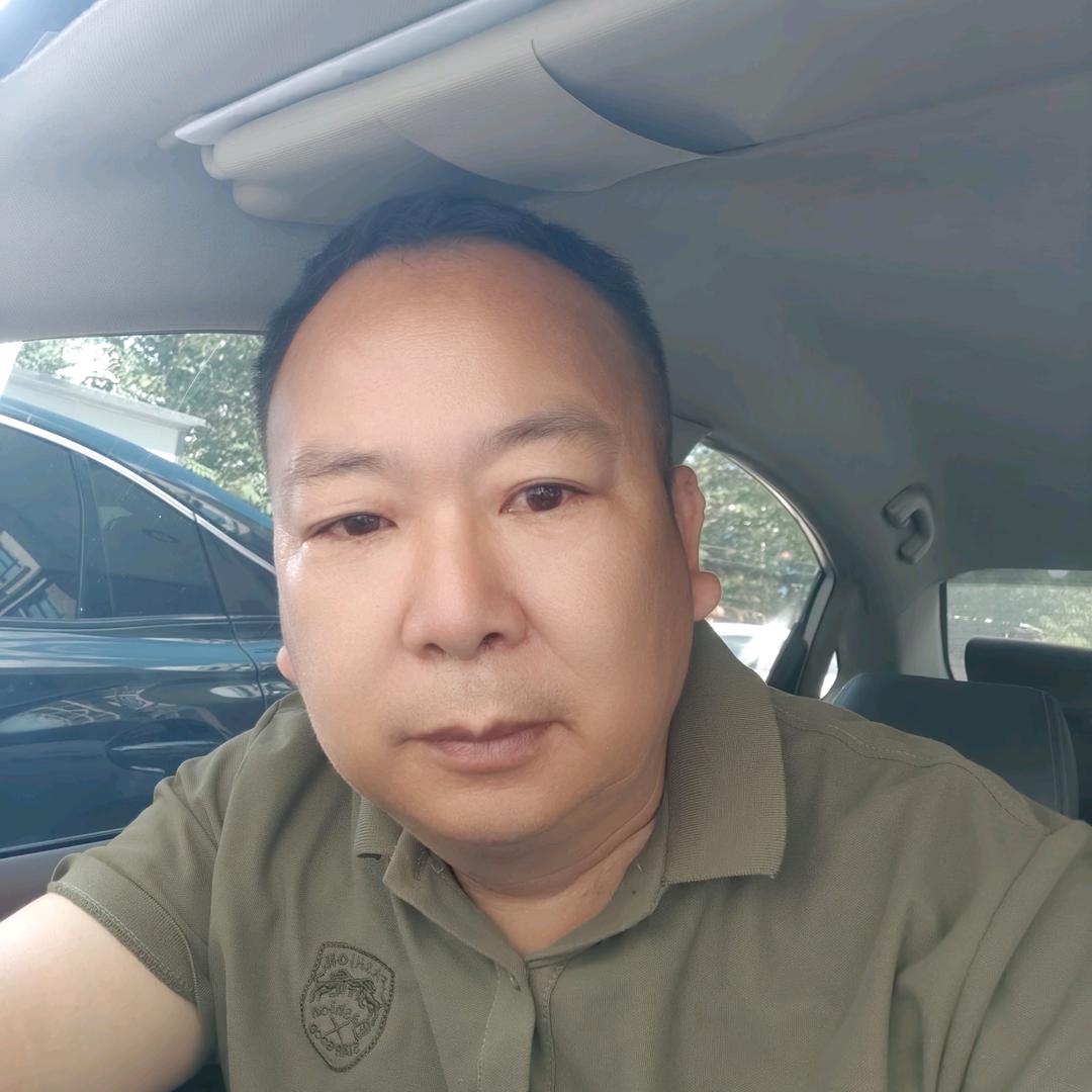 灯光下的巴黎