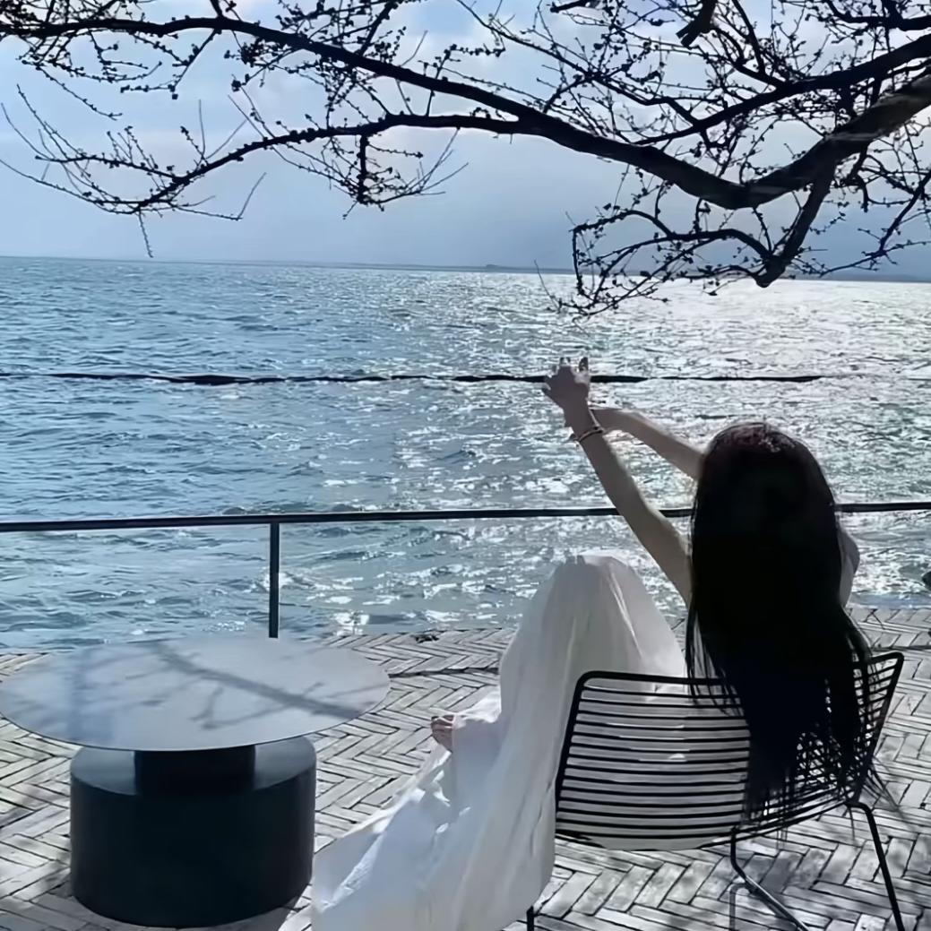 下雨天爱睡觉.😴